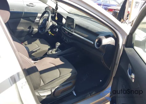 2021 Kia Forte Lxs z USA, uszkodzony, nr VIN 3KPF24AD4ME363332